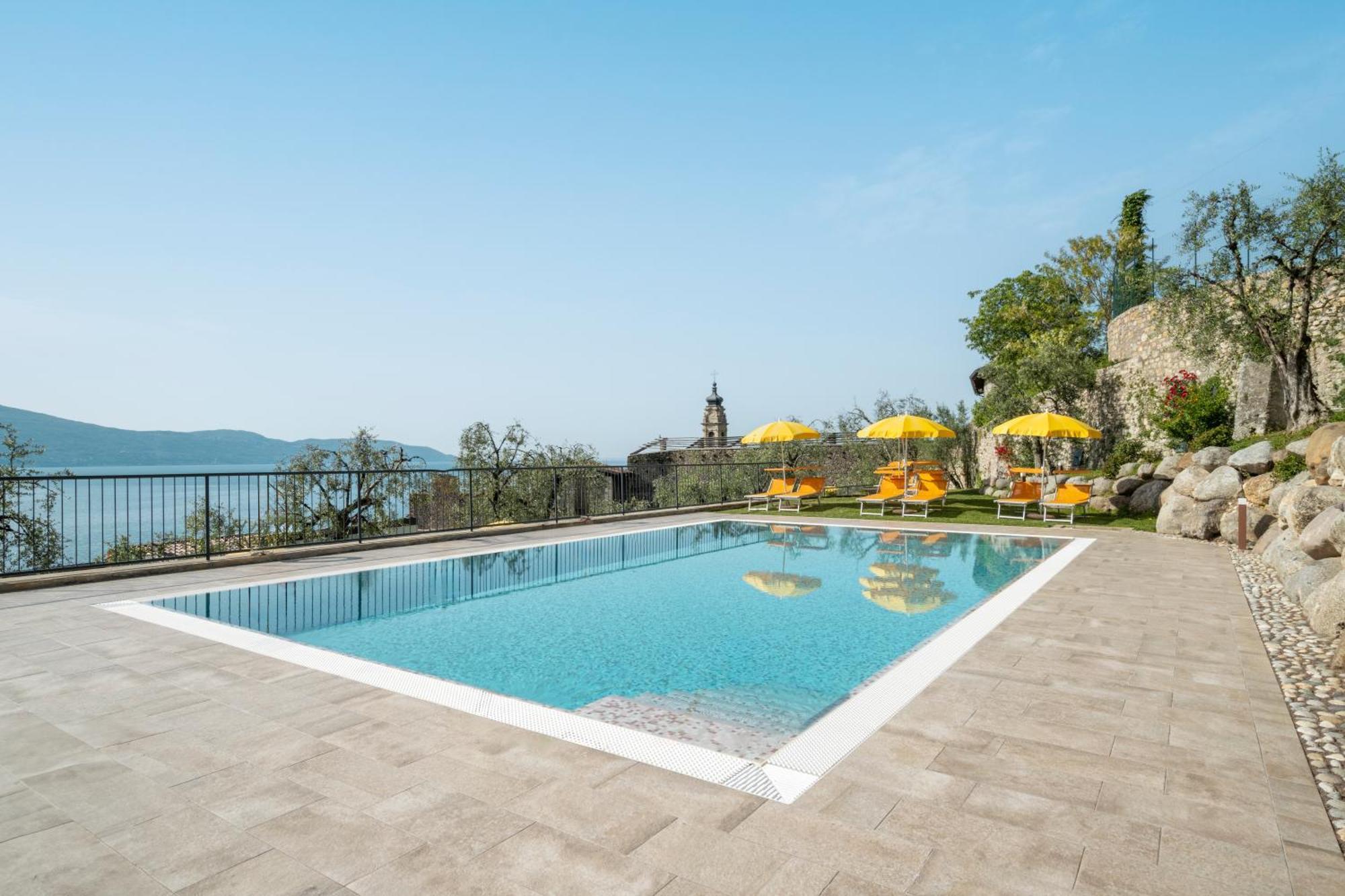 Residence Dany Appartamenti Con Cucina Vista Lago Piscina E Parcheggio Gargnano Exterior foto