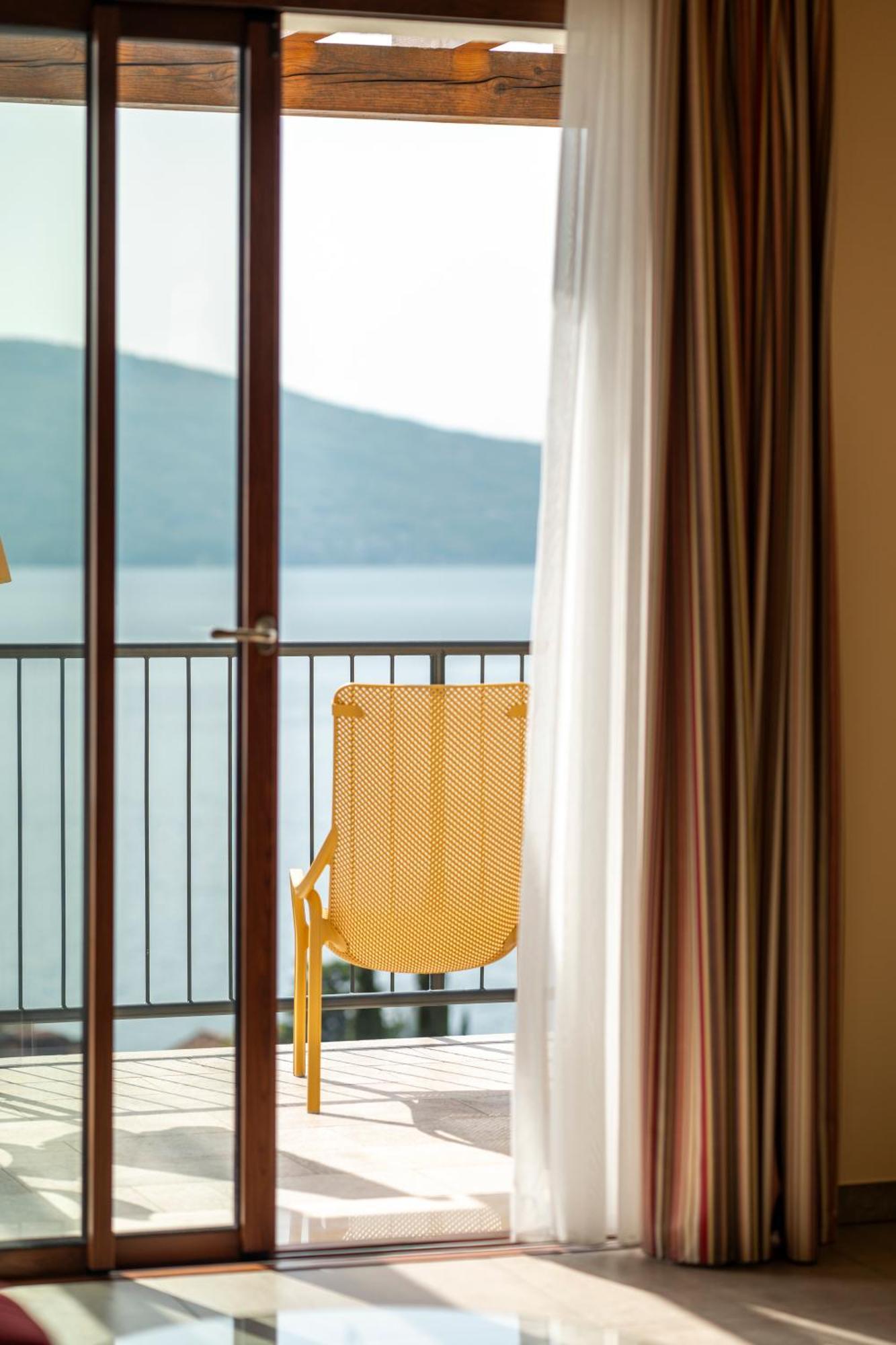 Residence Dany Appartamenti Con Cucina Vista Lago Piscina E Parcheggio Gargnano Exterior foto