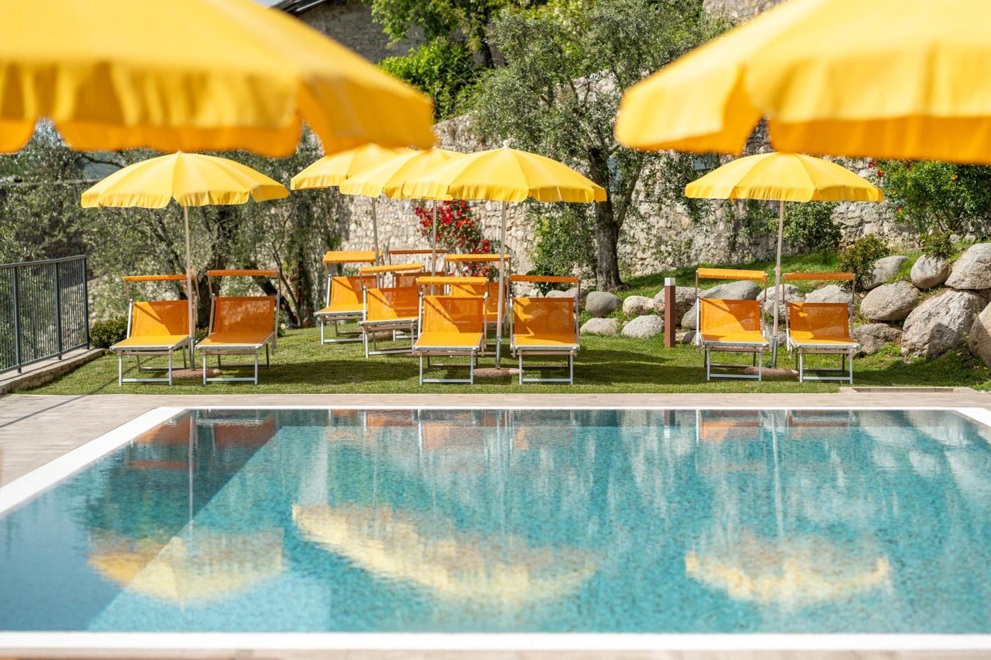 Residence Dany Appartamenti Con Cucina Vista Lago Piscina E Parcheggio Gargnano Exterior foto