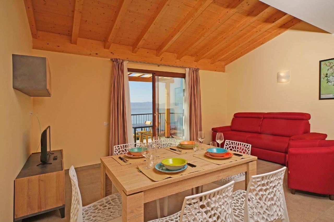 Residence Dany Appartamenti Con Cucina Vista Lago Piscina E Parcheggio Gargnano Exterior foto